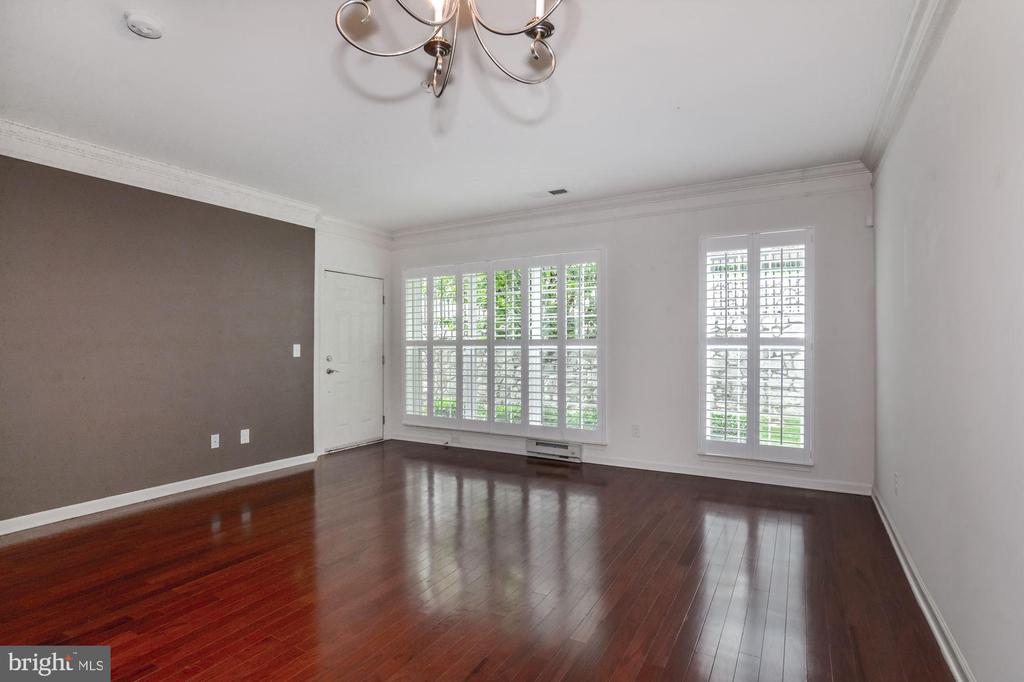 2251 KEW GARDENS DRIVE