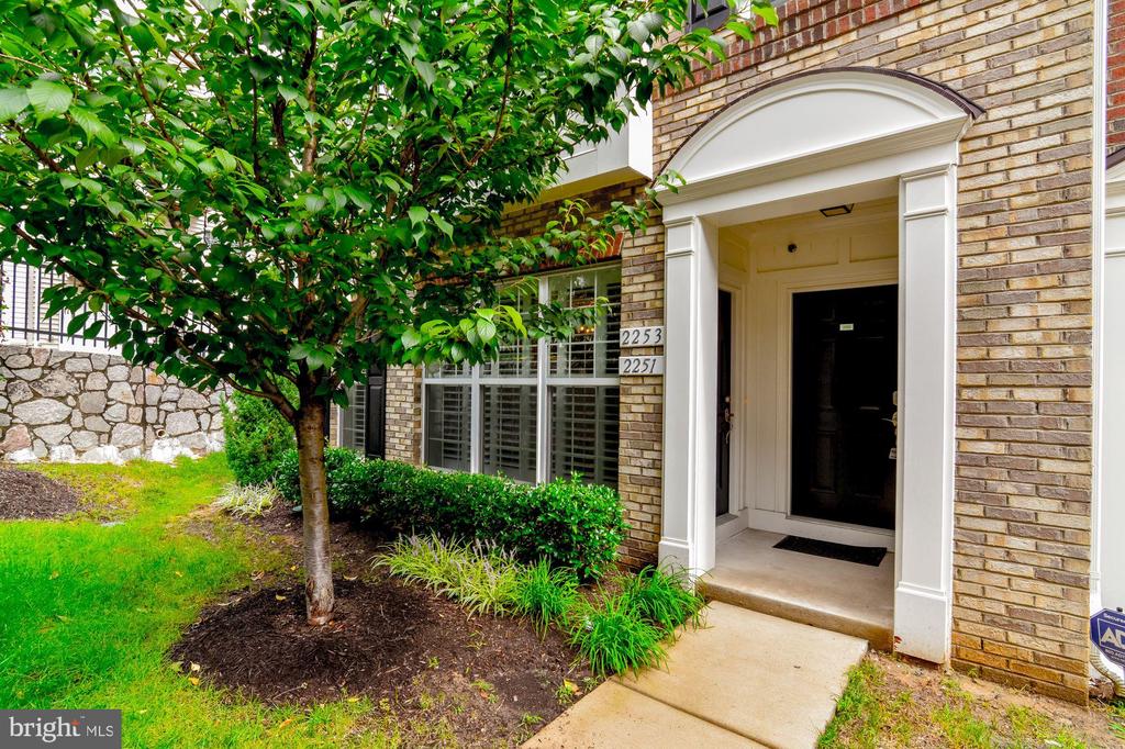 2251 KEW GARDENS DRIVE