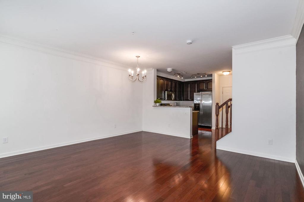 2251 KEW GARDENS DRIVE