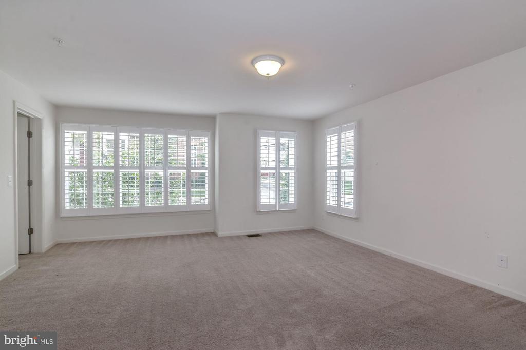 2251 KEW GARDENS DRIVE