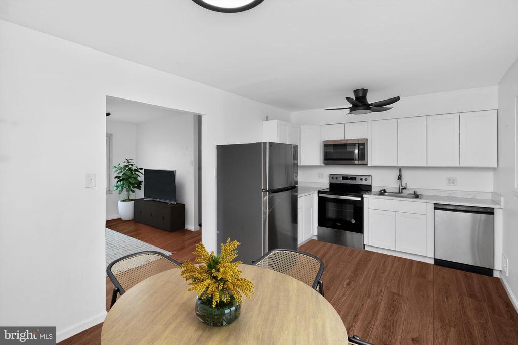 1607 ASHFORD PLACE
