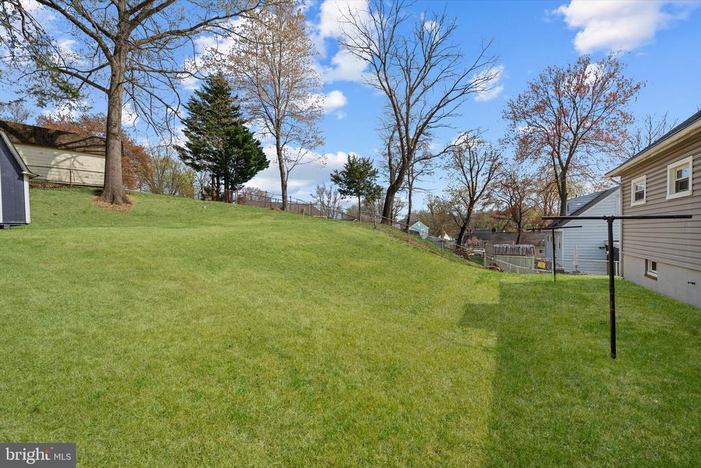 13207 TREETOP COURT