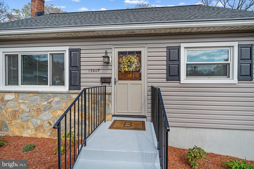 13207 TREETOP COURT