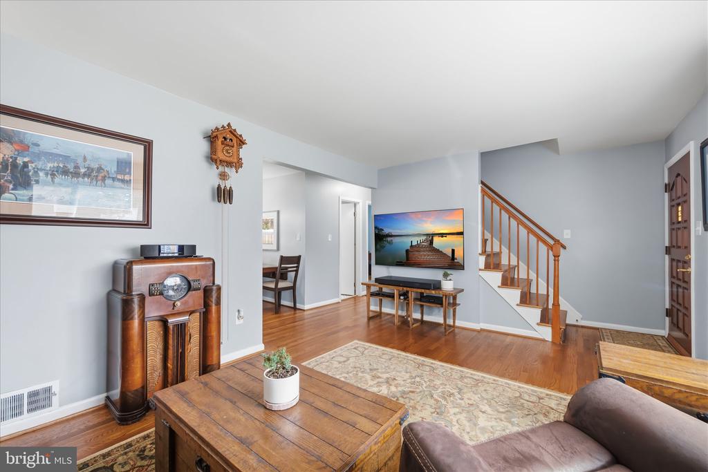 13207 TREETOP COURT