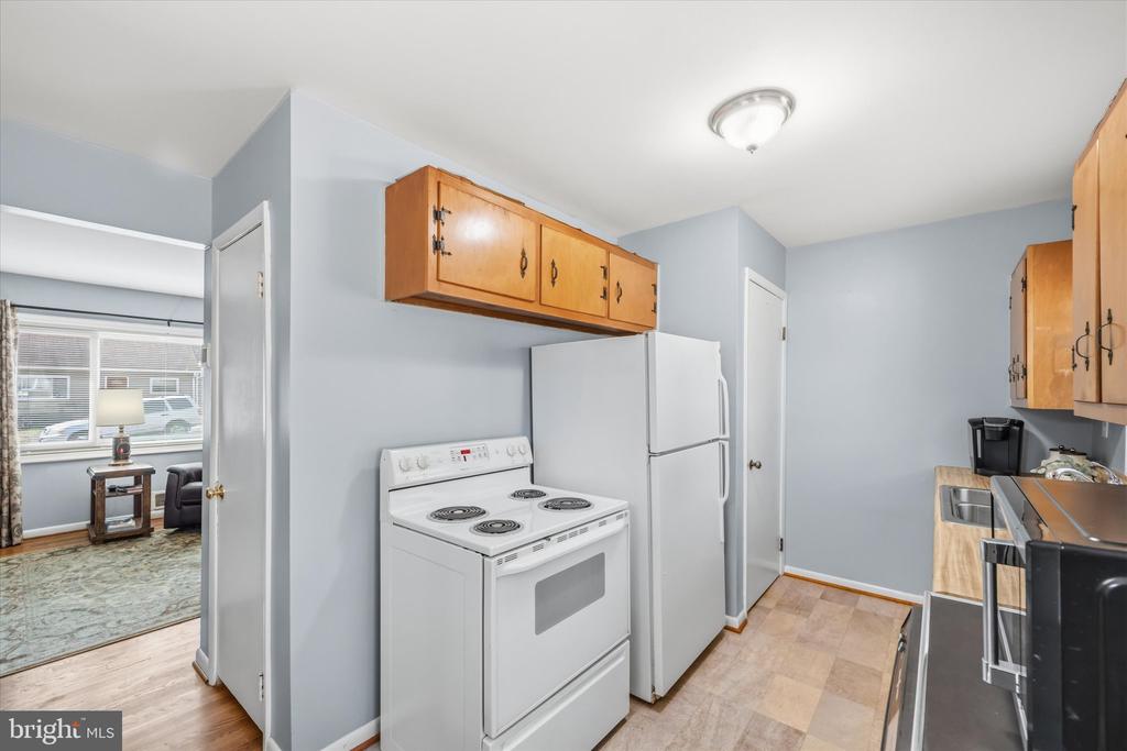 13207 TREETOP COURT