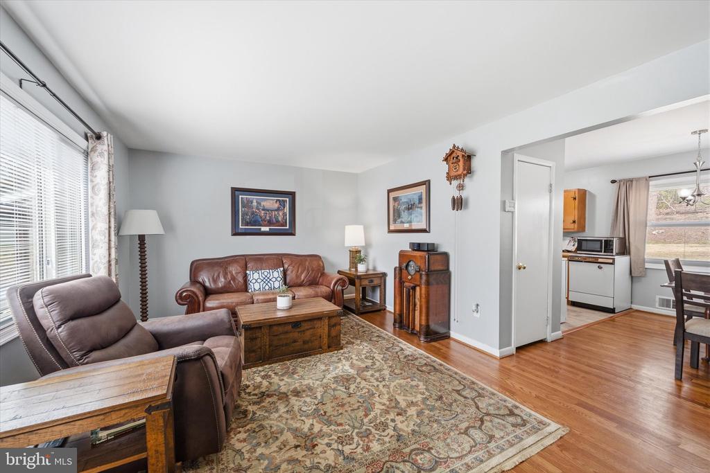 13207 TREETOP COURT