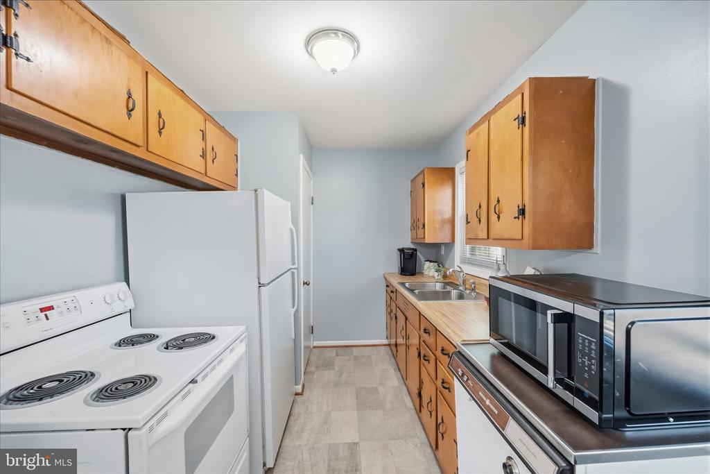 13207 TREETOP COURT