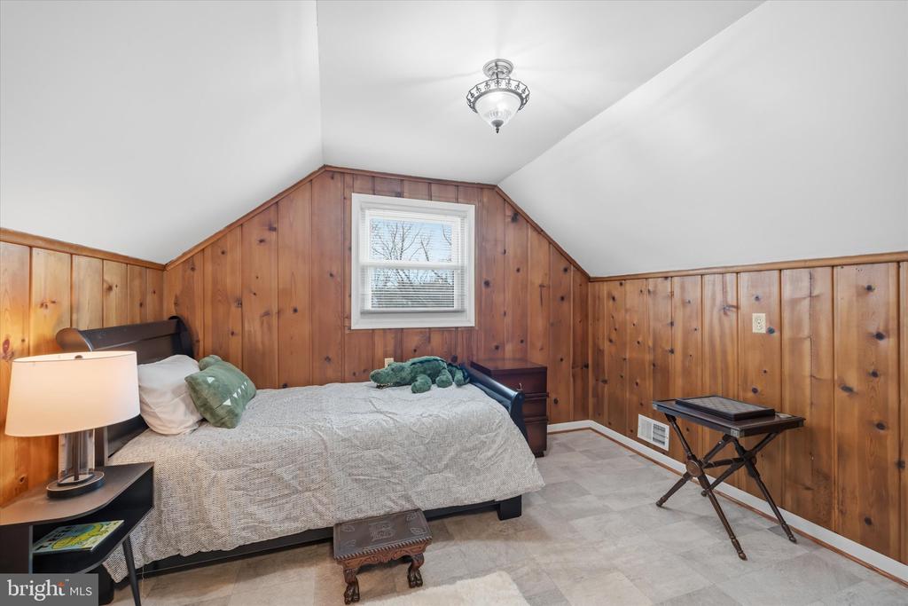 13207 TREETOP COURT