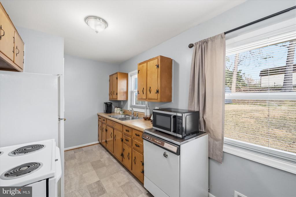 13207 TREETOP COURT