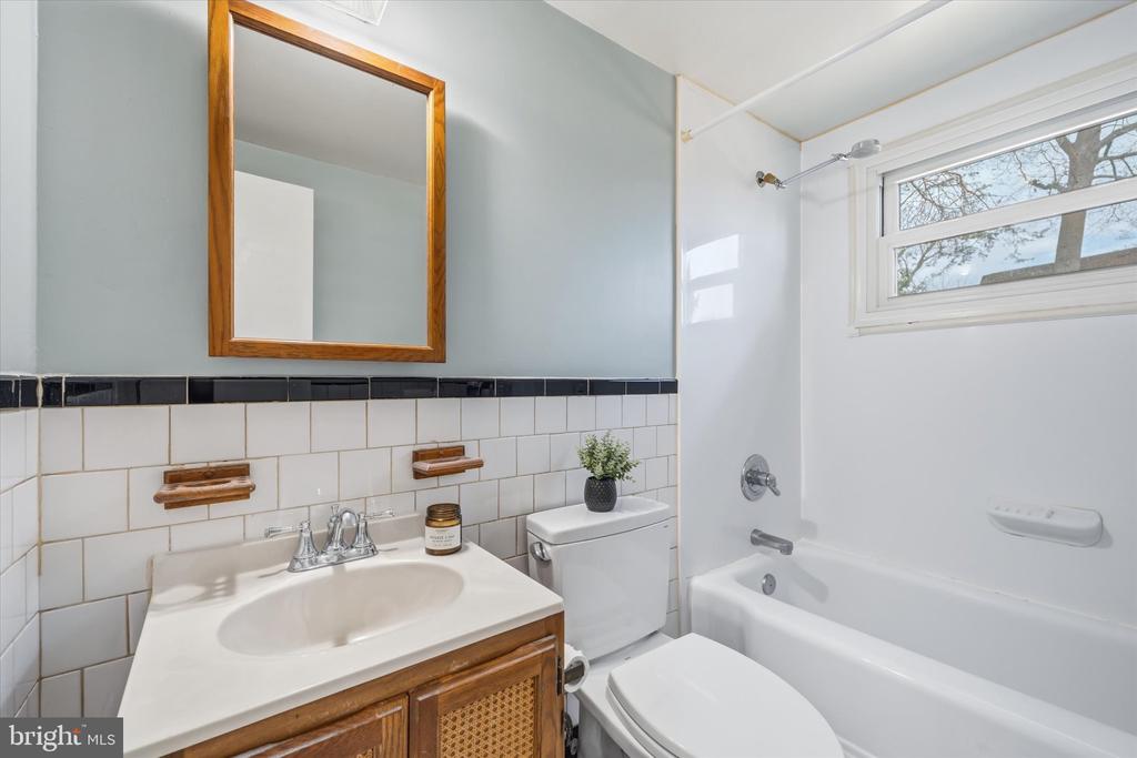 13207 TREETOP COURT