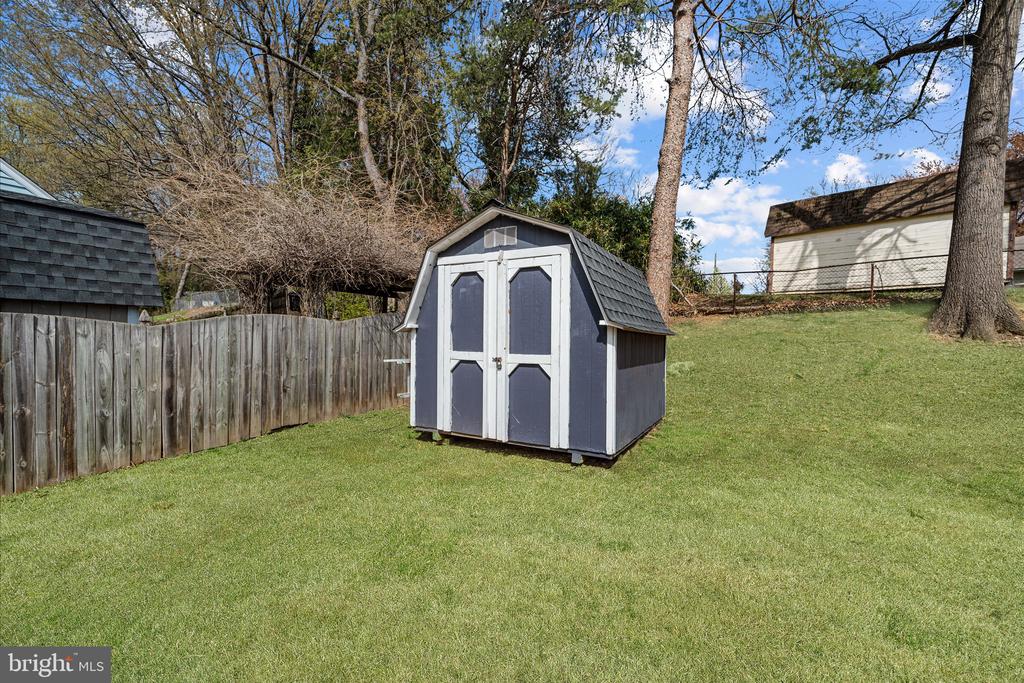 13207 TREETOP COURT