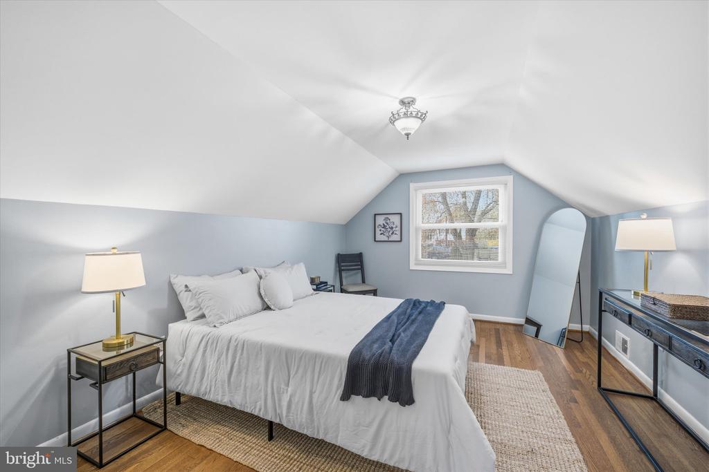 13207 TREETOP COURT