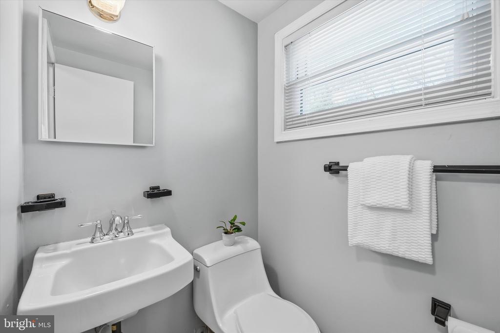 13207 TREETOP COURT
