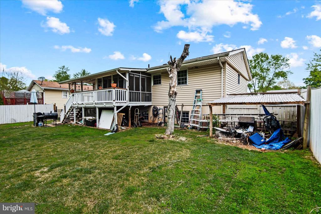 7986 DEWARD COURT