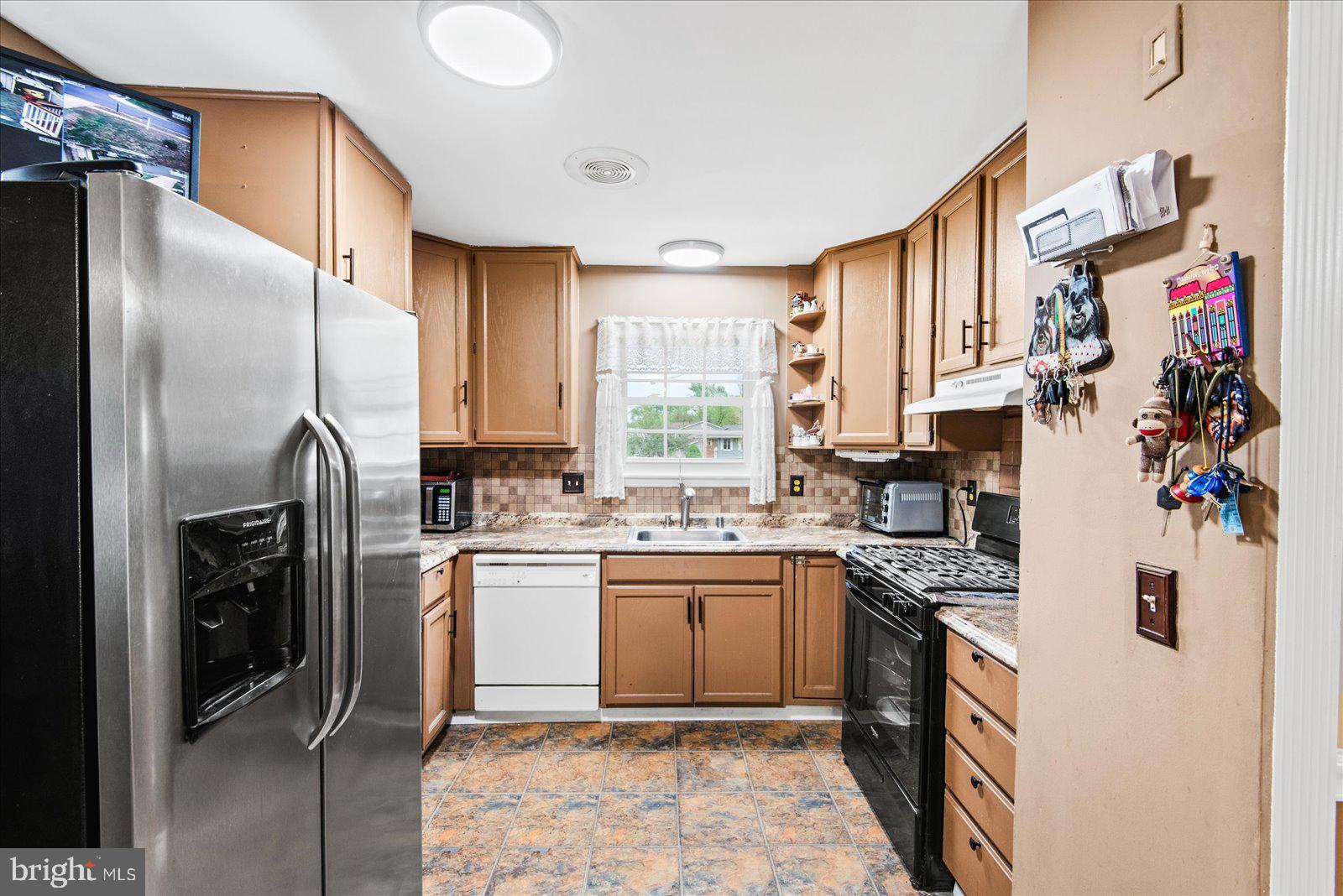 7986 DEWARD COURT