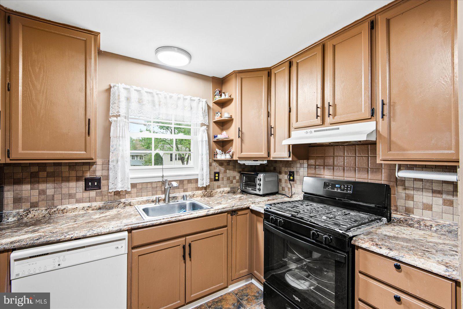 7986 DEWARD COURT