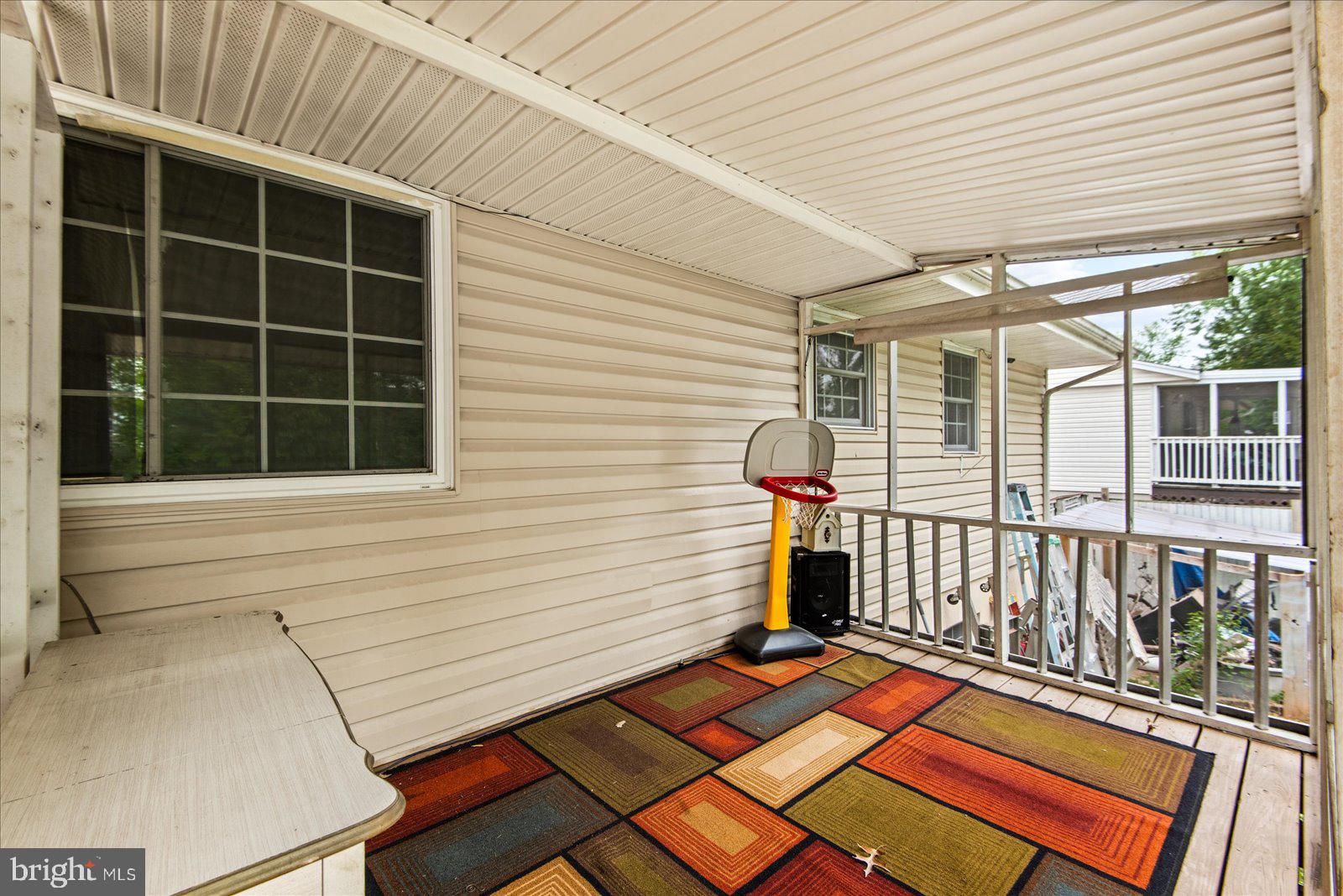 7986 DEWARD COURT
