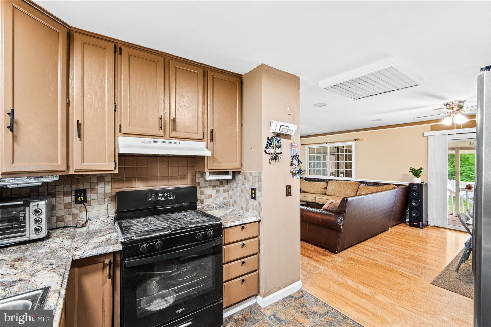 7986 DEWARD COURT