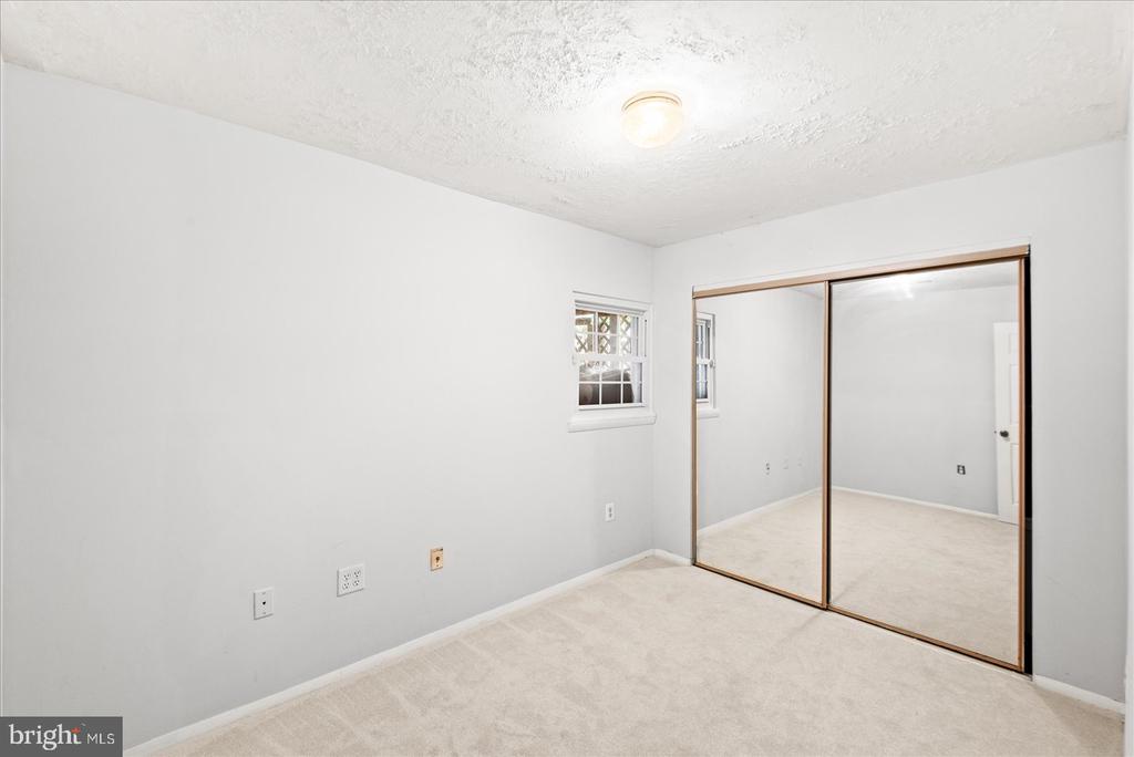 7986 DEWARD COURT