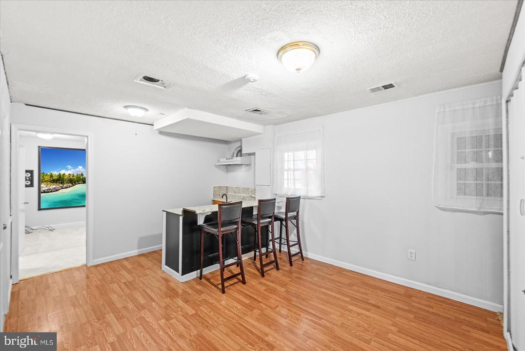 7986 DEWARD COURT