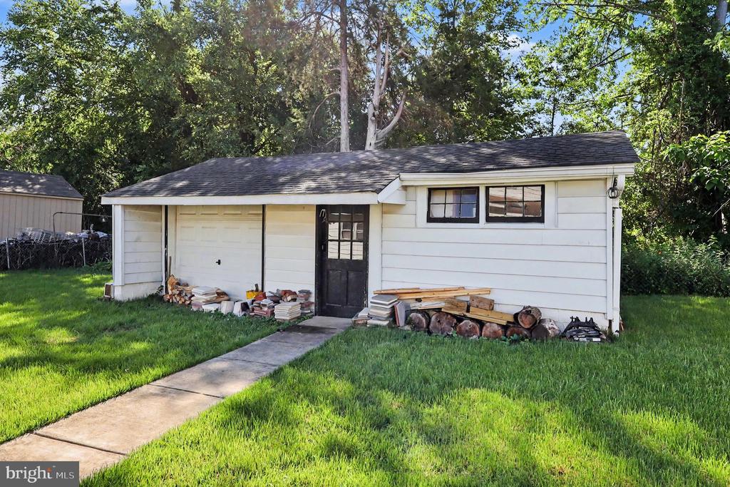 17841 LYDA LANE