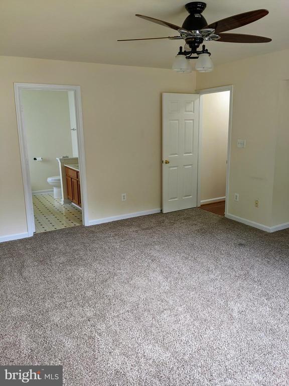 5569 ASSATEAGUE PLACE