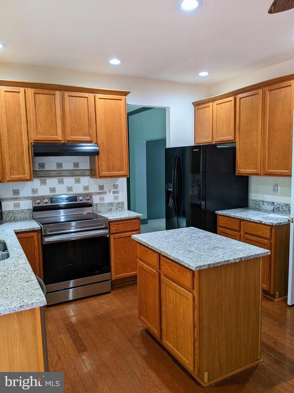5569 ASSATEAGUE PLACE