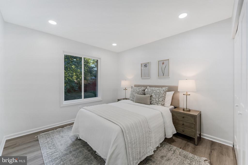 2933 CAMBRIDGE DRIVE