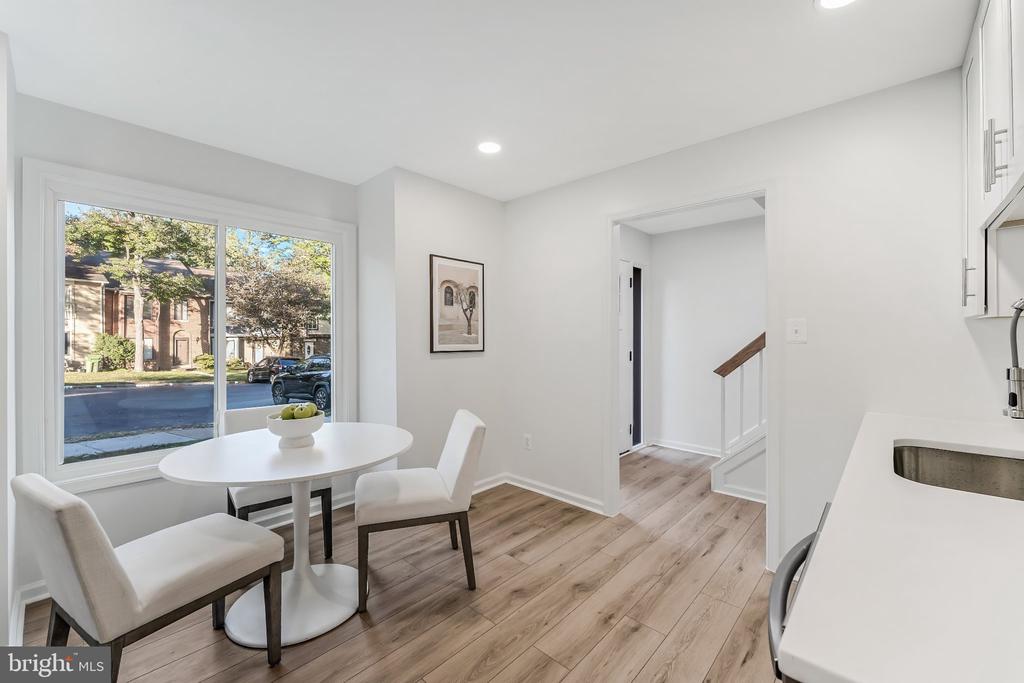 2933 CAMBRIDGE DRIVE