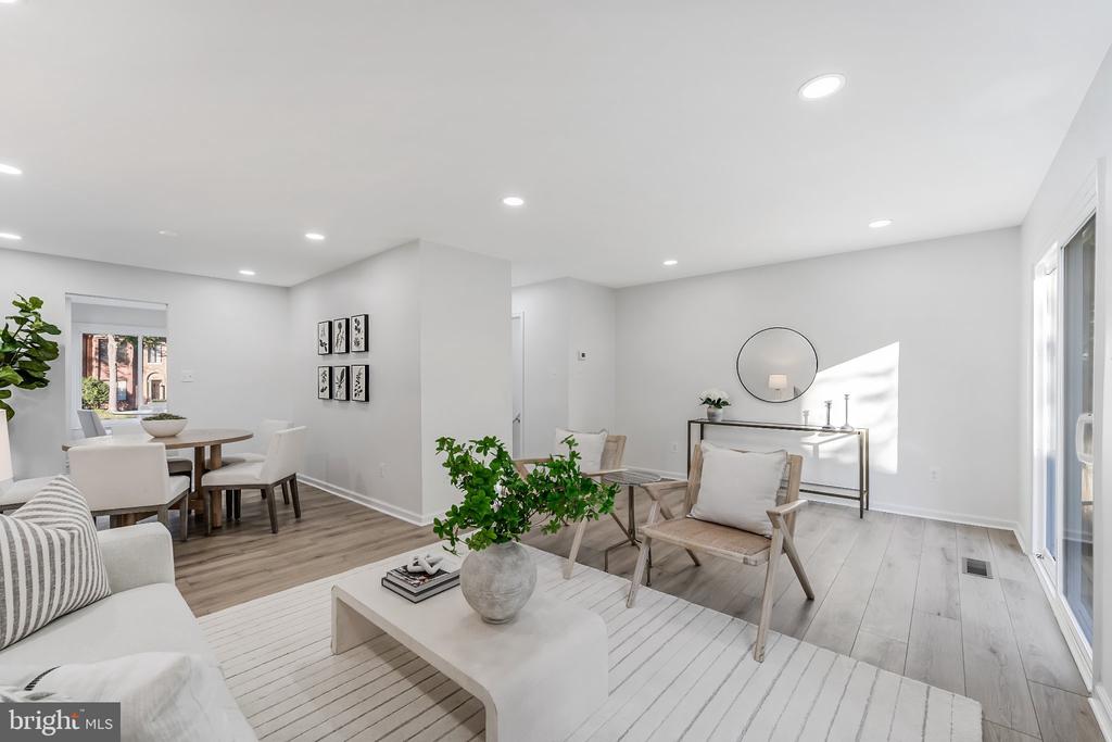 2933 CAMBRIDGE DRIVE
