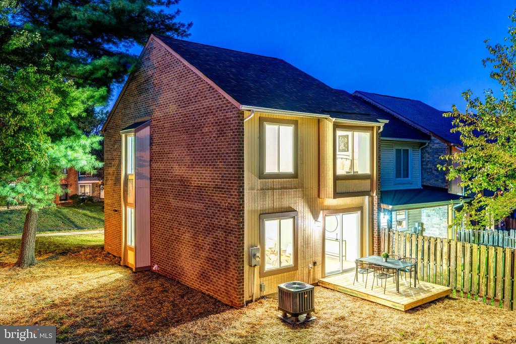 2933 CAMBRIDGE DRIVE