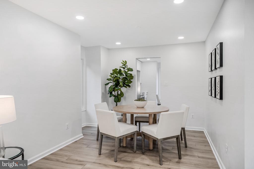 2933 CAMBRIDGE DRIVE