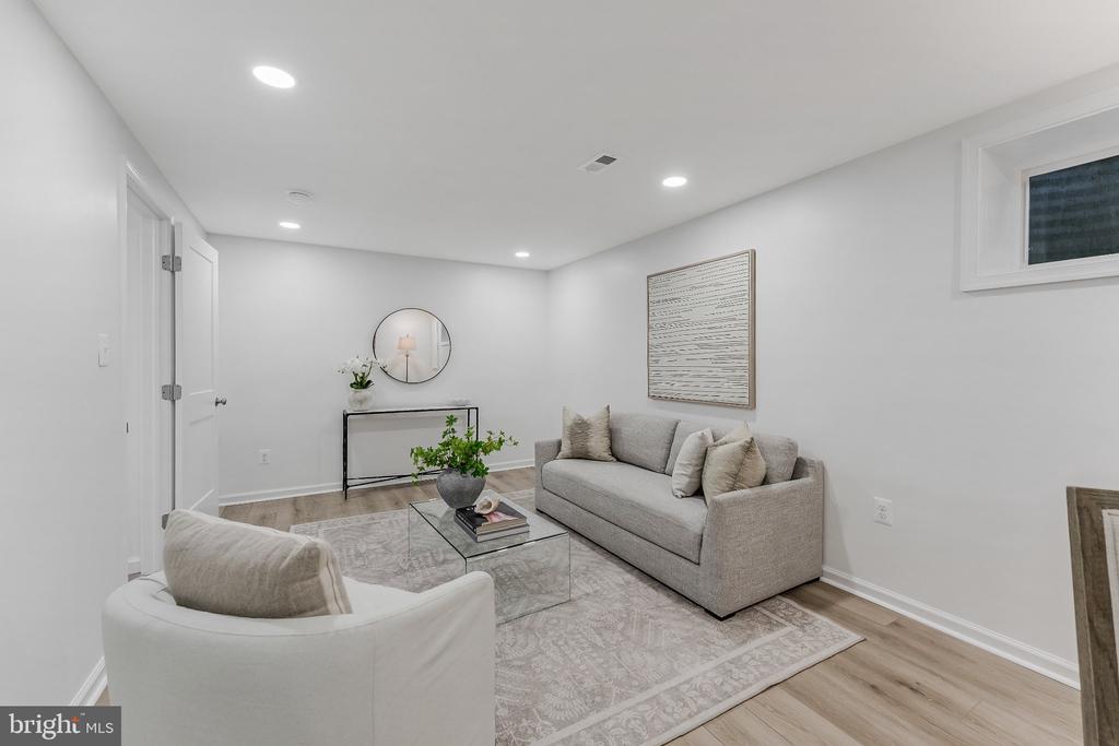 2933 CAMBRIDGE DRIVE