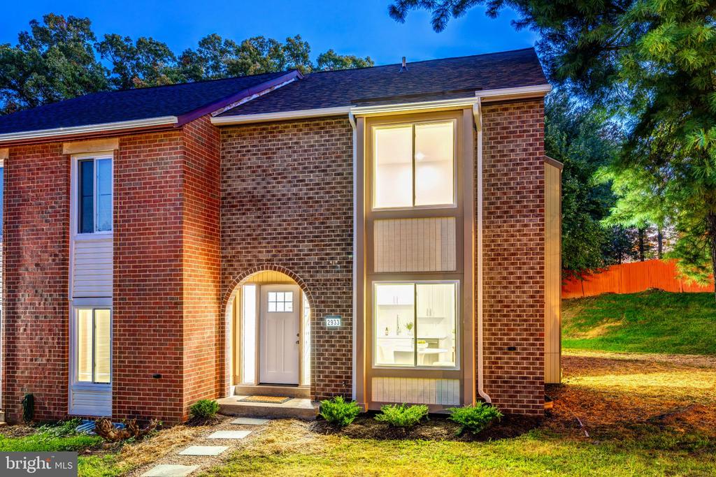 2933 CAMBRIDGE DRIVE