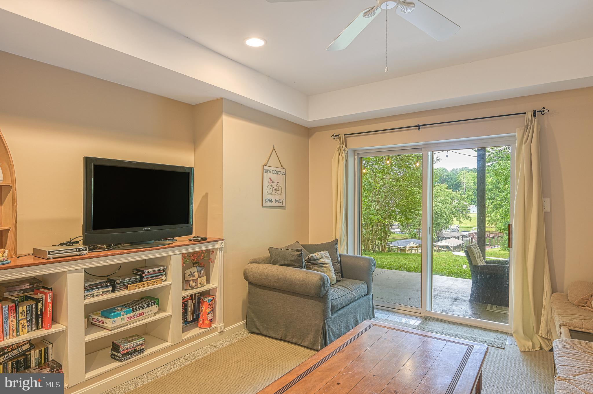 3355 FISHERMAN WAY