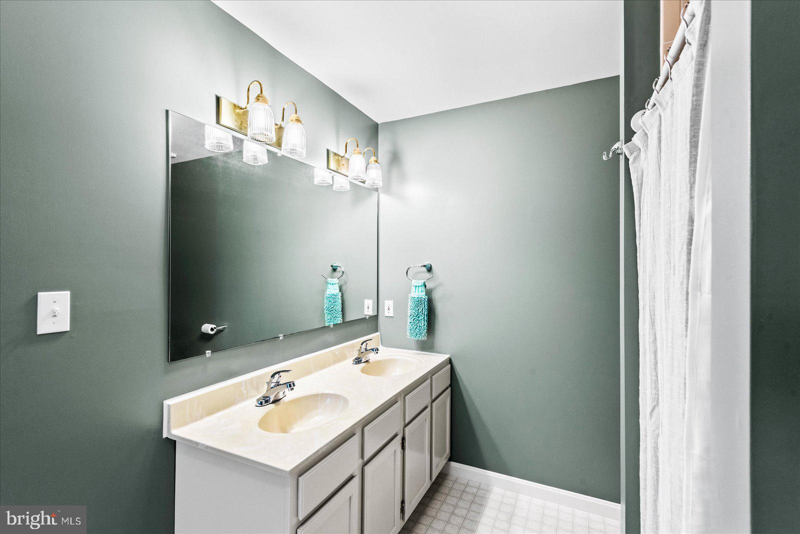 7911 WESTBURY MANOR DRIVE