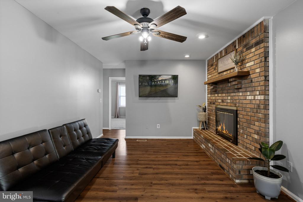 1236 DEWBERRY DRIVE