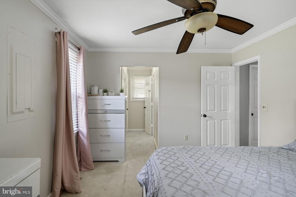 1236 DEWBERRY DRIVE