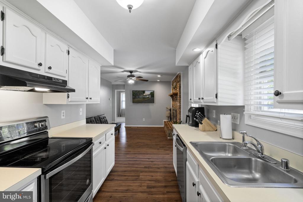 1236 DEWBERRY DRIVE