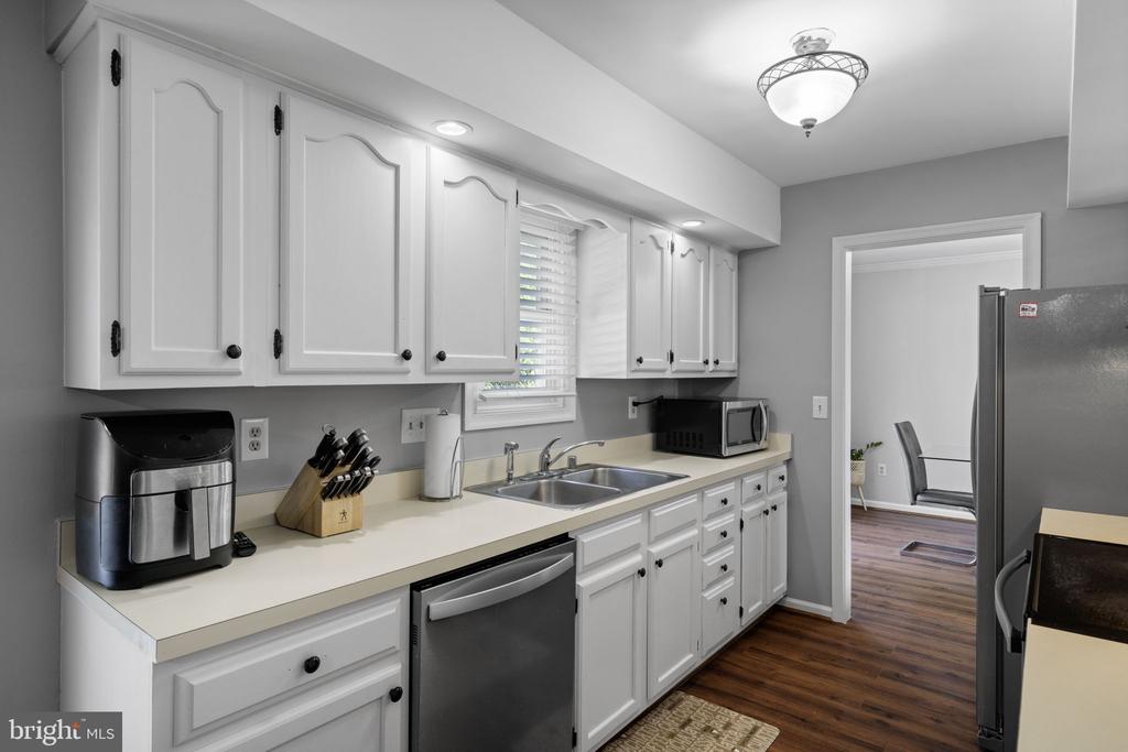 1236 DEWBERRY DRIVE