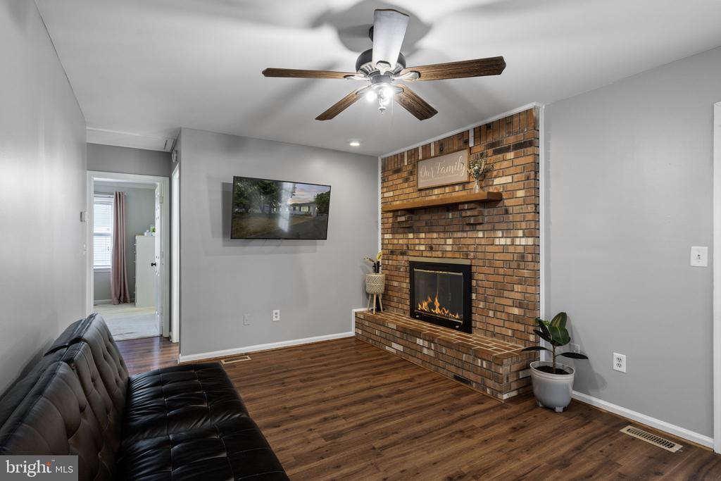 1236 DEWBERRY DRIVE