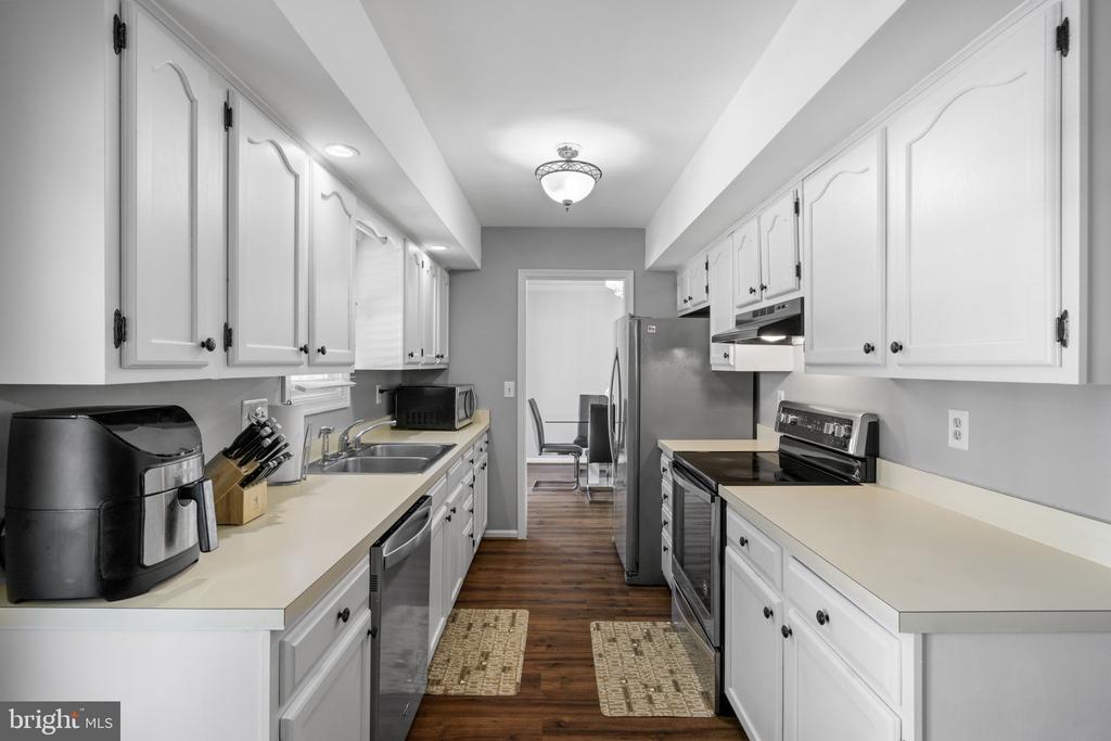 1236 DEWBERRY DRIVE