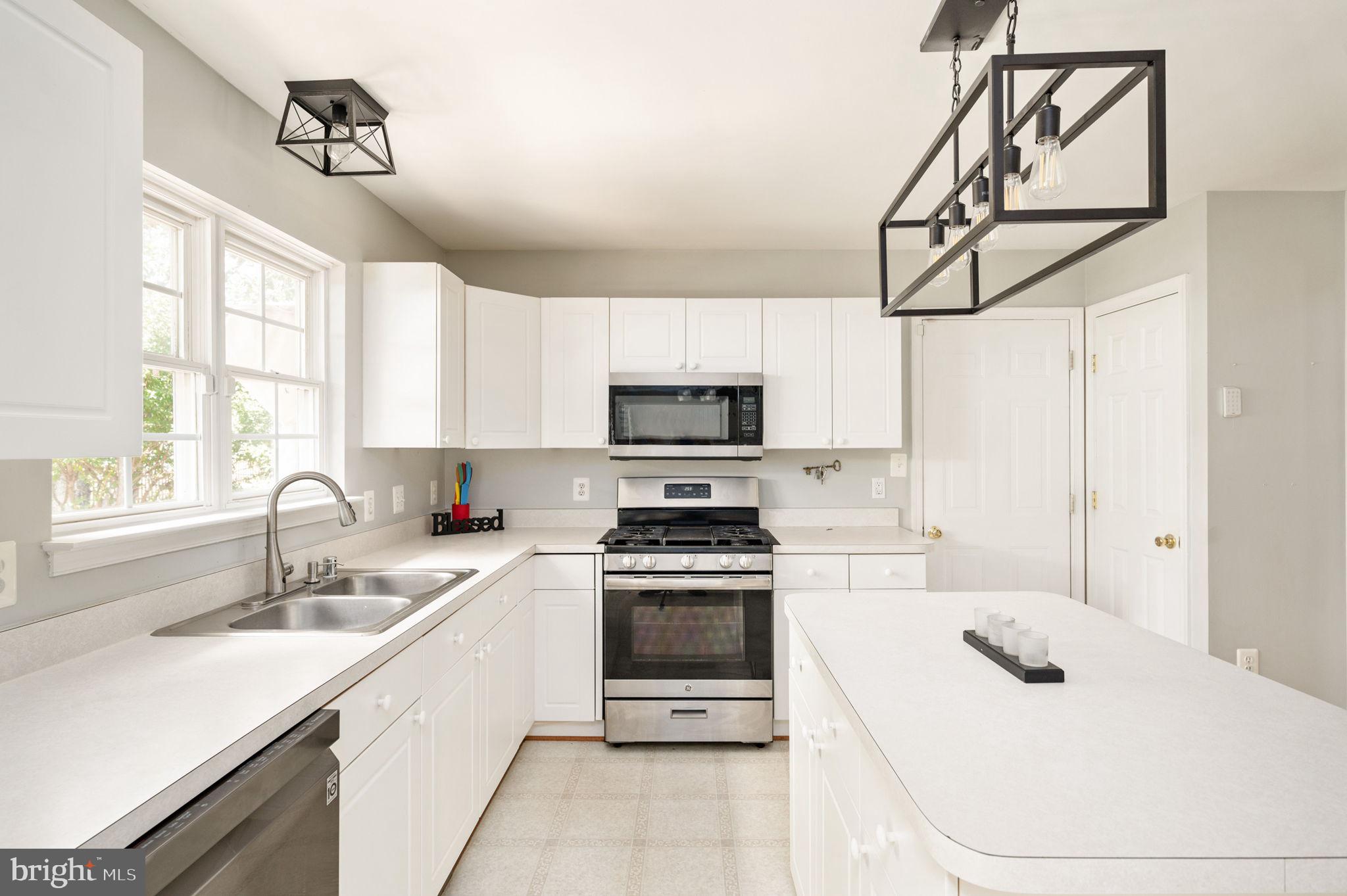 12111 KINGSWOOD BOULEVARD