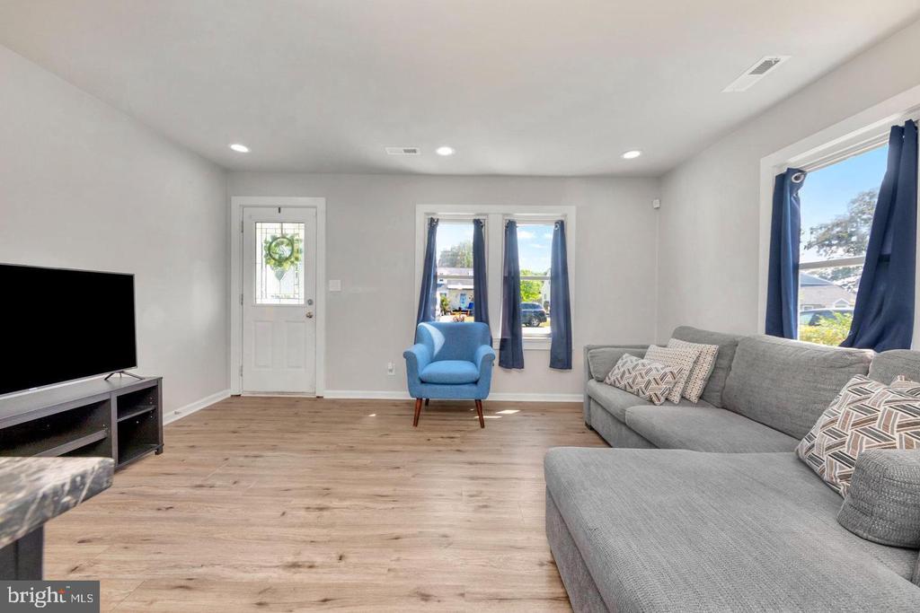 112 MOSBY STREET 112