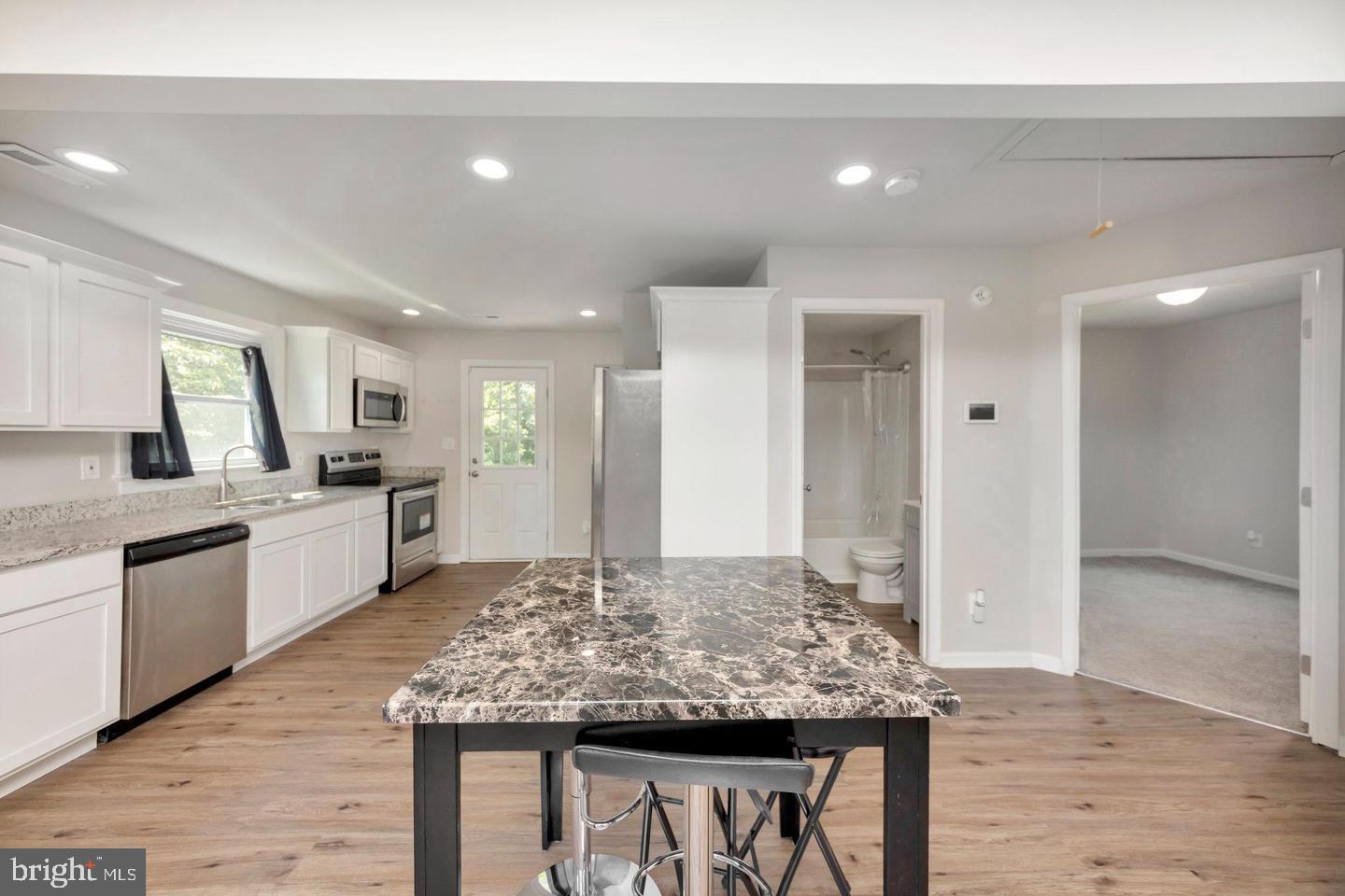 112 MOSBY STREET 112