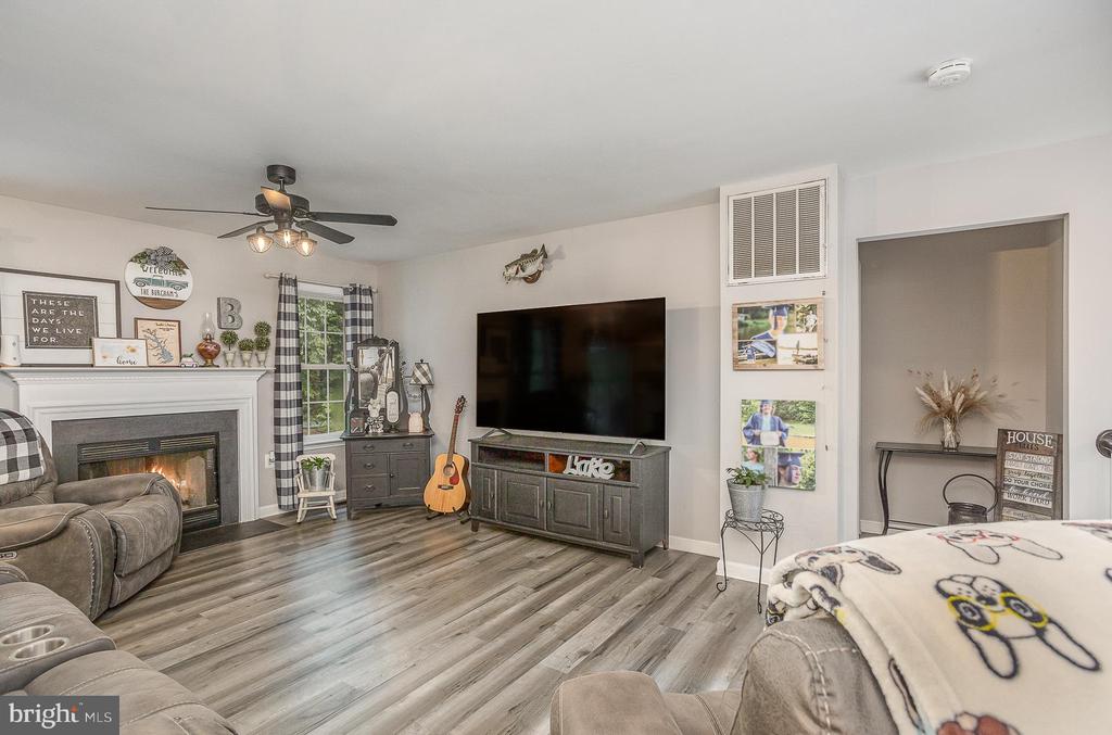 7204 OAKWOOD DRIVE