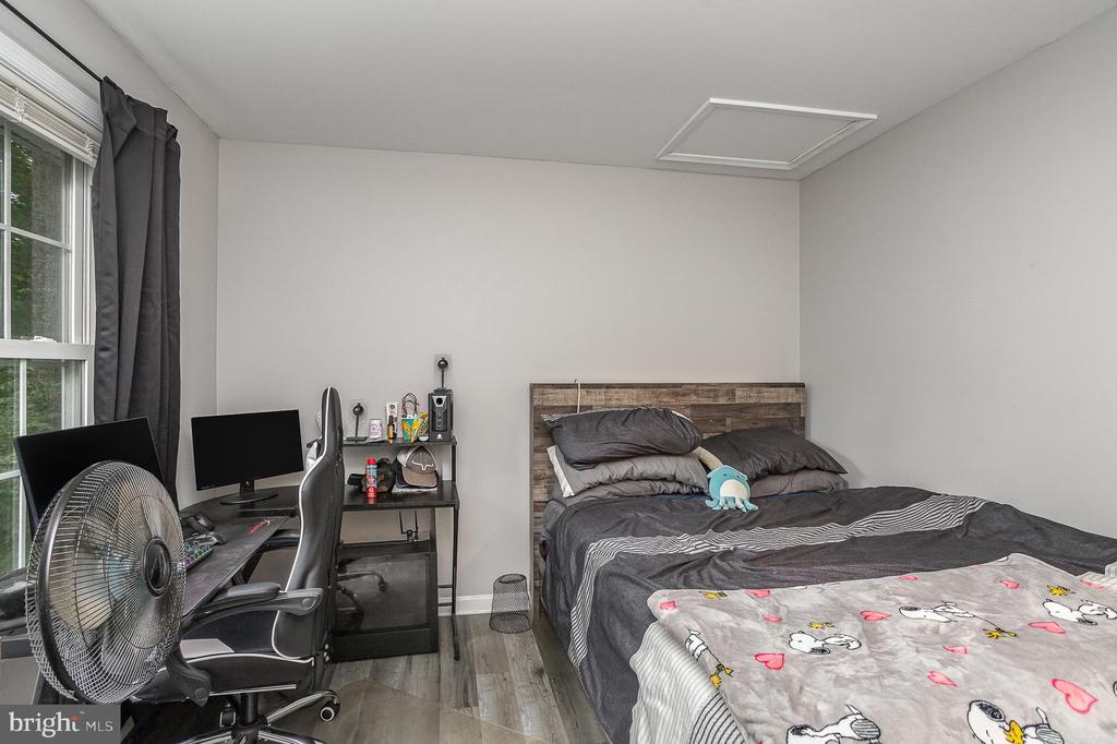 7204 OAKWOOD DRIVE
