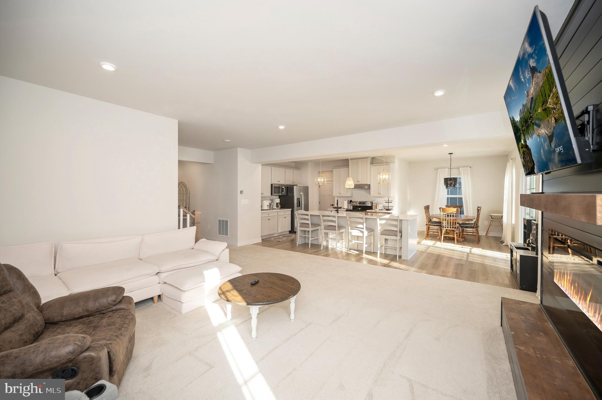 8803 ZOE COURT