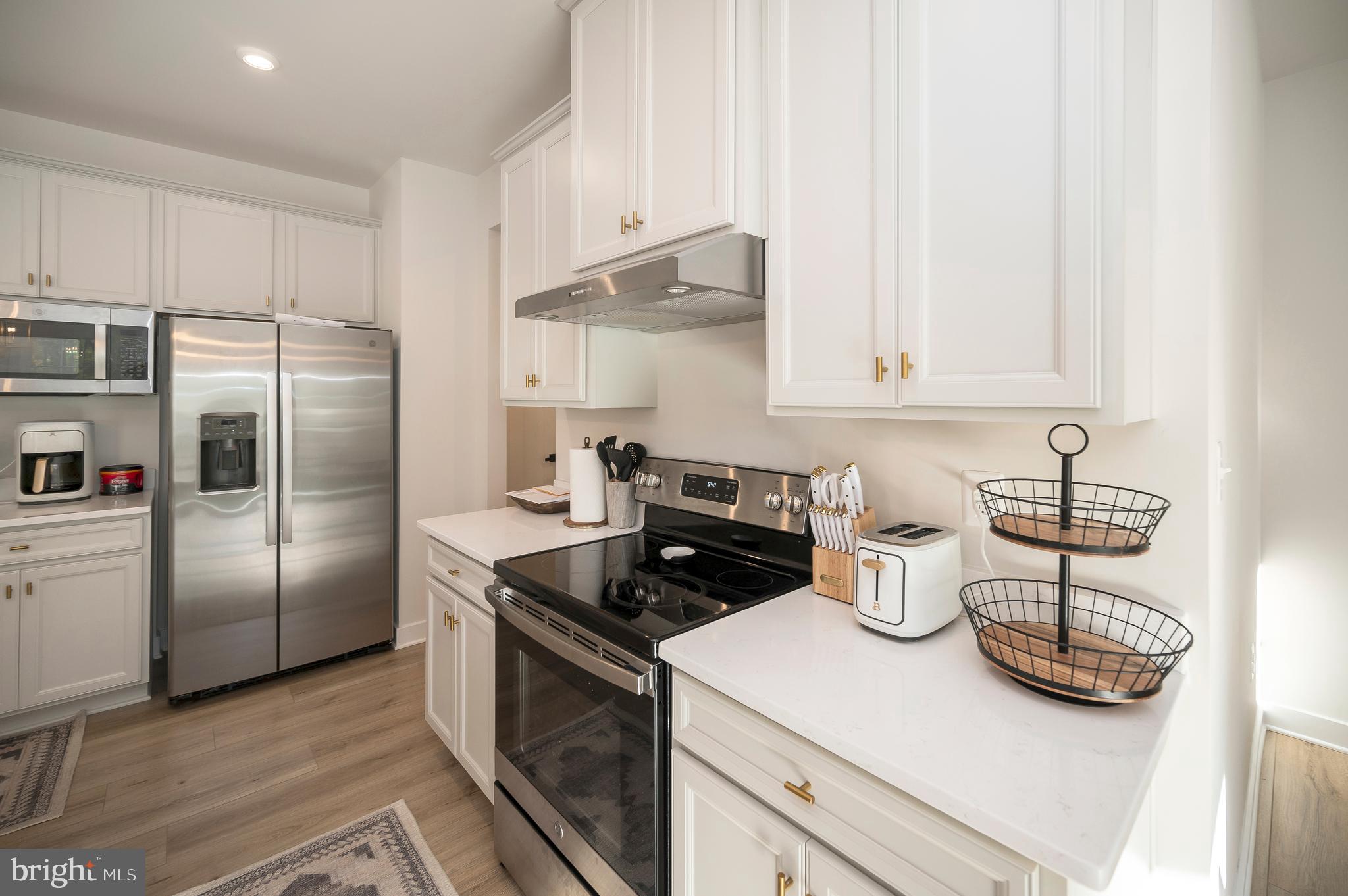 8803 ZOE COURT