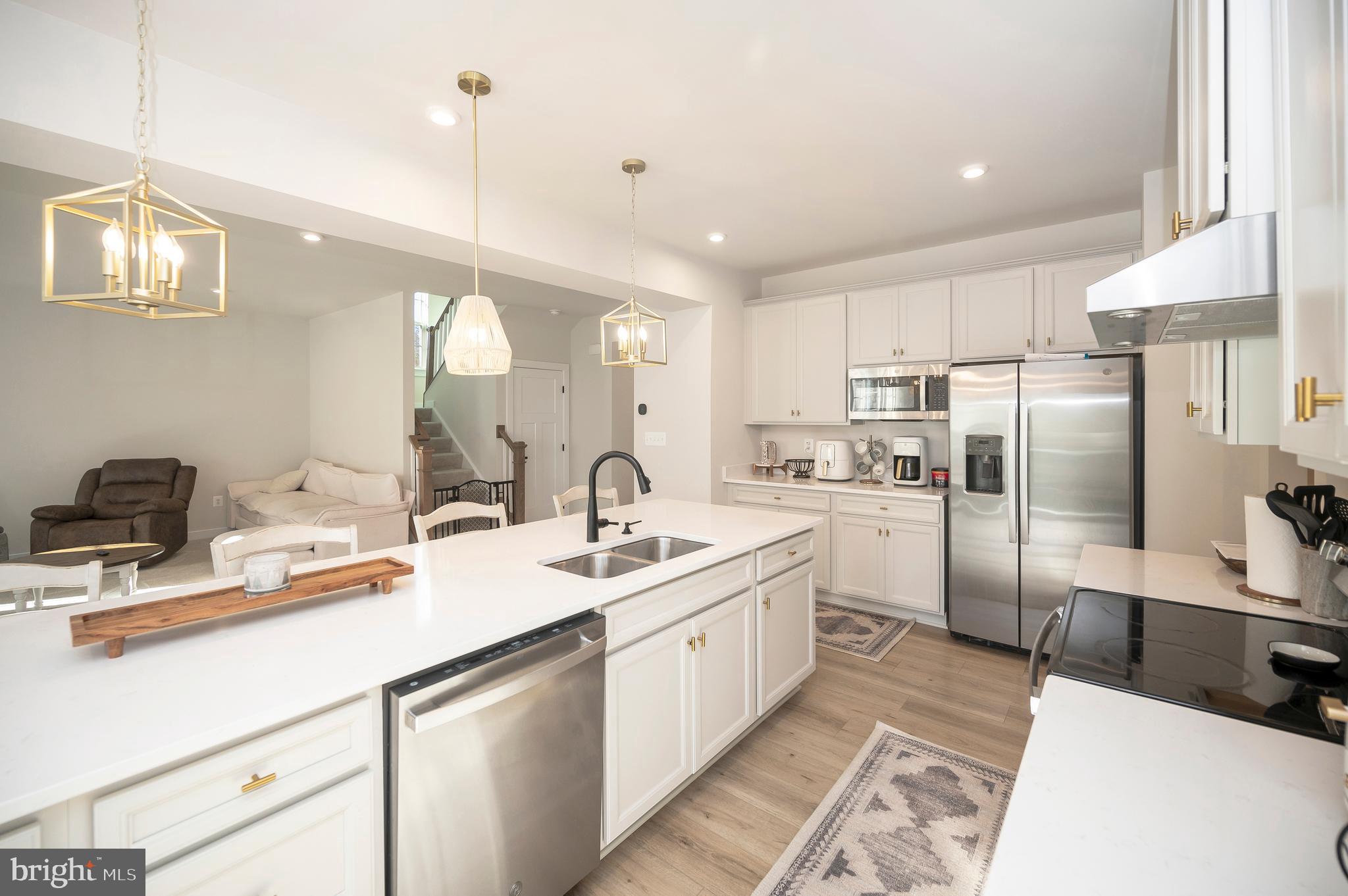 8803 ZOE COURT